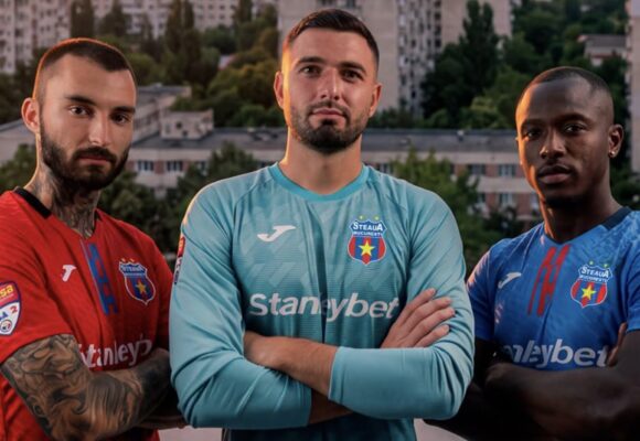 tricouri-noi-steaua-furie-fani-chipciu-prezentare.jpg „Stați să vadă Chipciu ce prezentare ați făcut!”