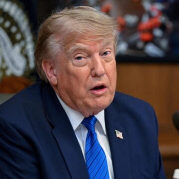 trump-1-1200x675.jpg Trump semnează două ordine pentru restrângerea cetățeniei prin naștere și oprirea „turismului pentru naștere” – Aleph News