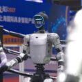 World Robot Conference începe astăzi la Beijing, cu peste 300 de companii și 2.000 de roboți prezenți. Compania chineză Unitree a explodat pe bursă