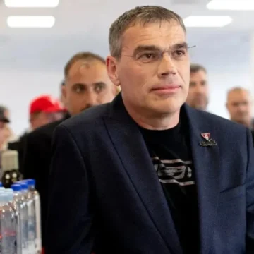 uta-arad-superliga-investitori.webp.webp Se poate naște o nouă forță în Superliga! Străinii vor să cumpere UTA Arad: „Negociem cedarea acționariatului”