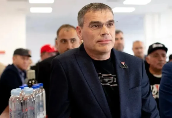 uta-arad-superliga-investitori.webp.webp Se poate naște o nouă forță în Superliga! Străinii vor să cumpere UTA Arad: „Negociem cedarea acționariatului”