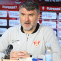 Suporterii celor de la UTA l-au băgat în ședință pe Adi Mihalcea și pe jucătorii săi: „Treziți-vă la realitate!”