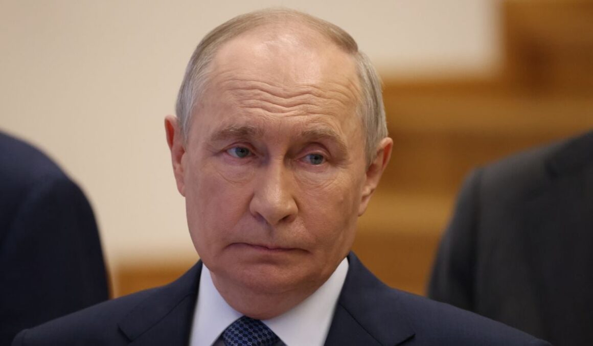 vladimir-putin-august-2026.jpg Vladimir Putin a făcut un pas riscant la câțiva kilometri de Japonia. Ce a căutat pe insulele pe care Japonia le revendică din 1945