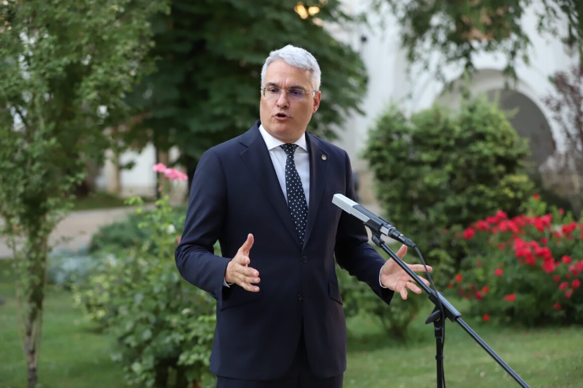 whatsapp-image-2026-08-11-at-19-58-05.jpeg Partidele politice nu s-au înțeles pe Legea Salarizării. Sănătatea și Educația, punctele sensibile. Sindicatele s-au enervat