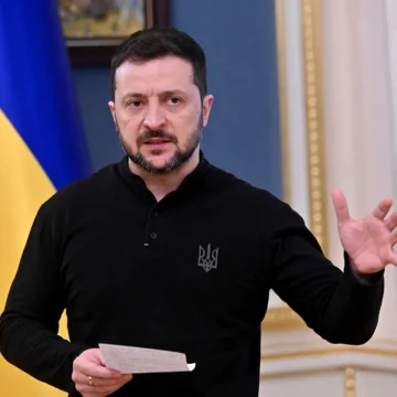 z.webp.webp Zelenski anunță că a fost informat de SUA cu privire la „seria de întâlniri” din Moscova. Trump susține că Putin nu va ataca NATO