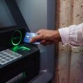 Cum vrea Parlamentul să schimbe retragerile de numerar de pe orice card bancar