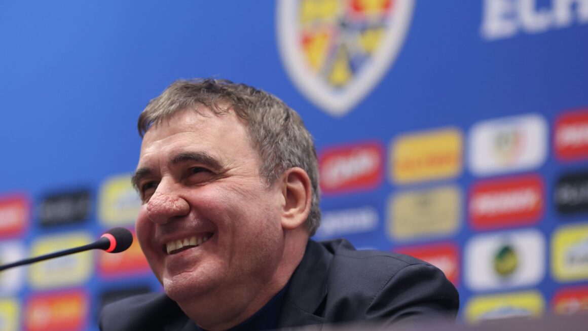 HAGIAPH.jpg Gheorghe Hagi a prezentat lotul României