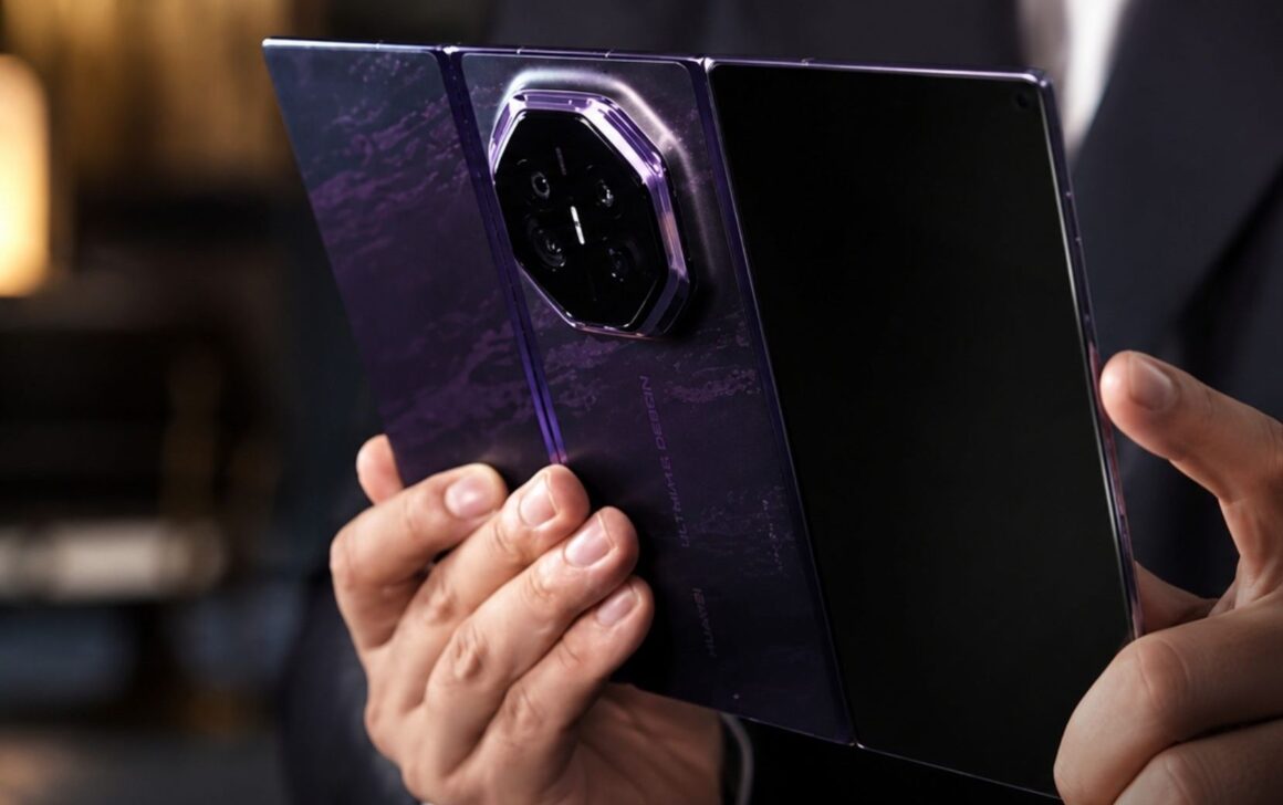 Huawei-Mate-XT-2-Specs-Why-This-Tri-Fold-Changes-Everything-e1788810382100.jpg Huawei și Xiaomi atacă Apple și lansează telefoane pliabile premium, chiar înainte de marea lansare a noului iPhone