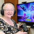 La 78 de ani, joacă Fortnite și are 24.000 de fani pe Twitch. Povestea bunicii care a cucerit internetul