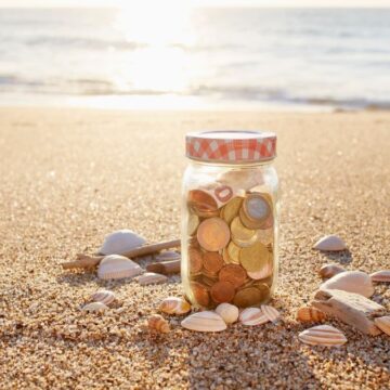 Românii au cheltuit aproape 5 miliarde de euro pe vacanțe în străinătate, în timp ce stațiunile din țară rămân pustii: „Este o bătălie pierdută”