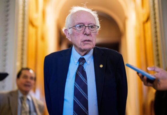 Bernie Sanders și Greg Casar propun interzicerea dezvoltării și utilizării Inteligenței Artificiale Superinteligente în Statele Unite