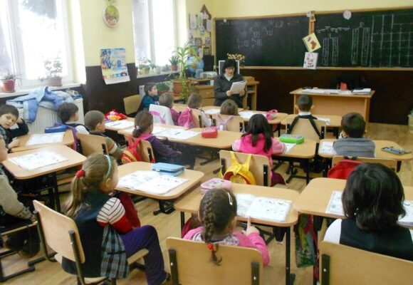 Școlile trebuie să se pregătească pentru căderea dronelor