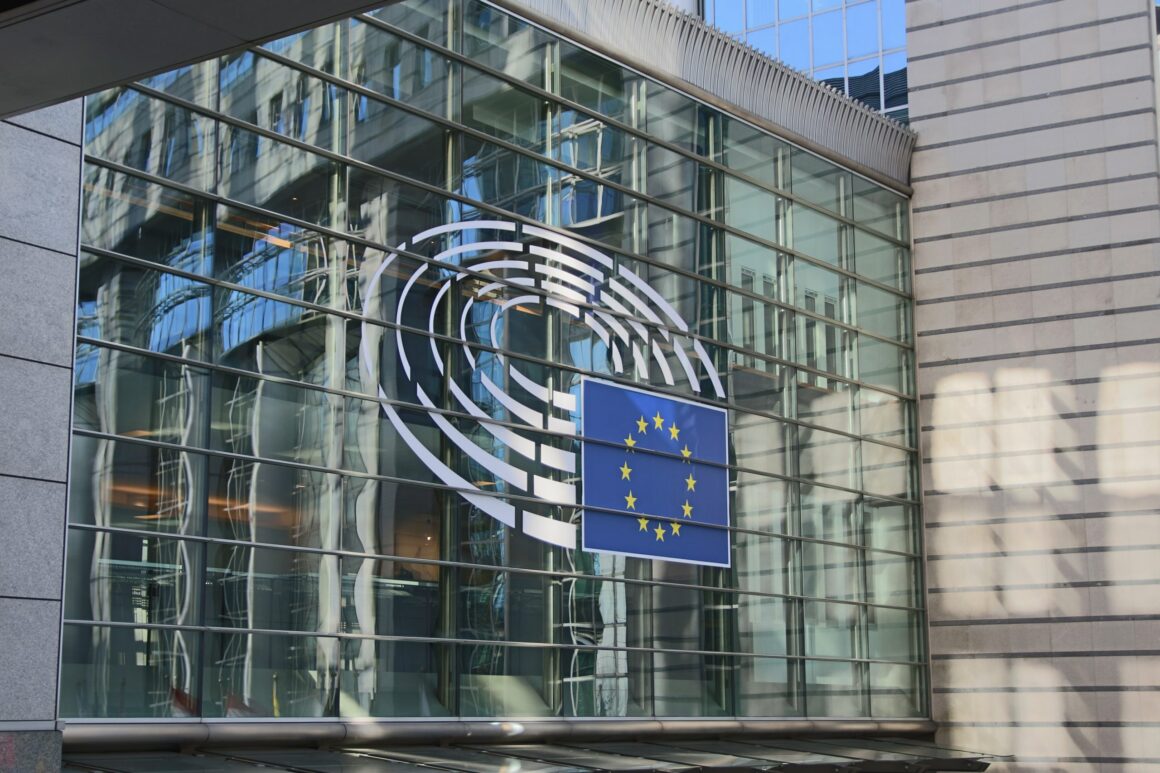european.jpg Parlamentul European își deschide birou la Ottawa, în timp ce Canada caută statut de „membru asociat” al UE, în plin război comercial cu SUA