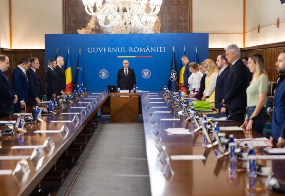 gvn.jpg Românii se așteaptă la prețuri mai mari, consum redus și dobânzi în creștere. Pesimismul economic se accentuează