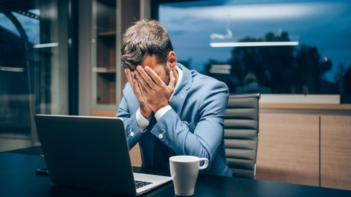 Românii caută un al doilea job. 1,3 milioane aplicări part-time