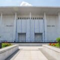 Trump amenință că nu va redeschide Kennedy Center fără numele său