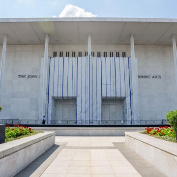 kennedy-center-scaled.jpg Trump amenință că nu va redeschide Kennedy Center fără numele său