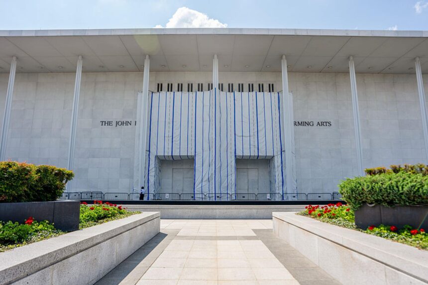 kennedy-center-scaled.jpg Trump amenință că nu va redeschide Kennedy Center fără numele său