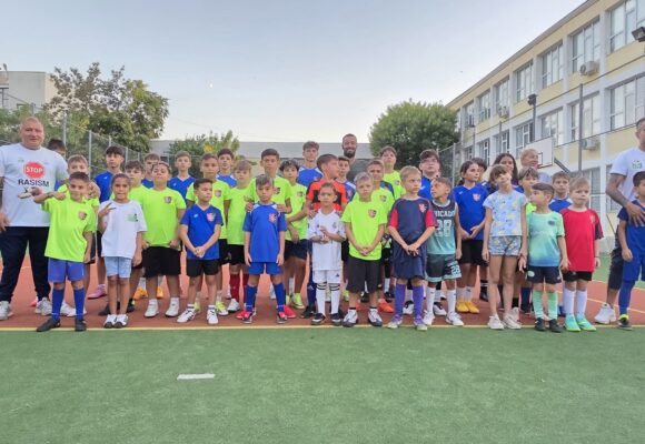 poveste-din-ferentari-lectii-de-viata-si-realitati-dure-de-pe-terenul-de-fotbal-din-cel-mai-temut-cartier-din-bucuresti-1.jpeg Poveste din Ferentari. Lecții de viață și realități dure de pe terenul de fotbal din cel mai temut cartier din București