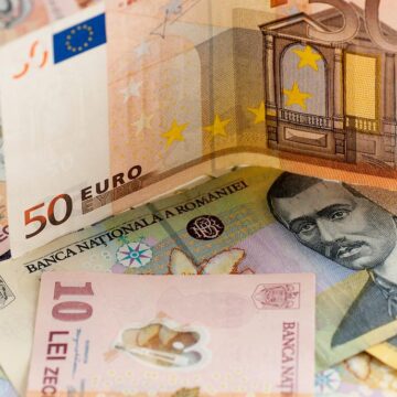 ro.jpg „Nu avem cum să recuperăm în 10-30 de ani ceea ce alții au făcut în 300 de ani. Totuși, avem miliardari și milionari”