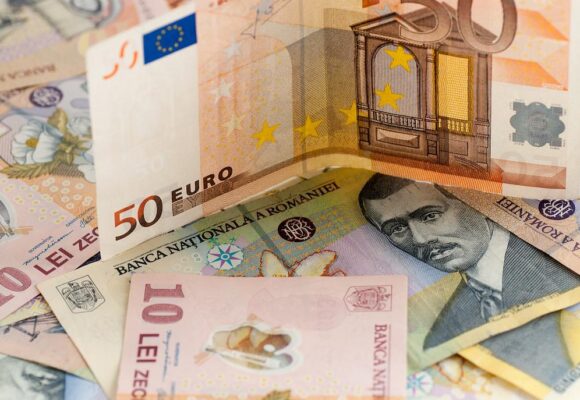 ro.jpg „Nu avem cum să recuperăm în 10-30 de ani ceea ce alții au făcut în 300 de ani. Totuși, avem miliardari și milionari”
