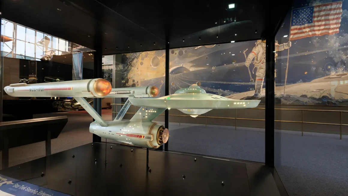 star-treck.webp.webp Star Trek împlinește 60 de ani și revine pentru o zi la Smithsonian