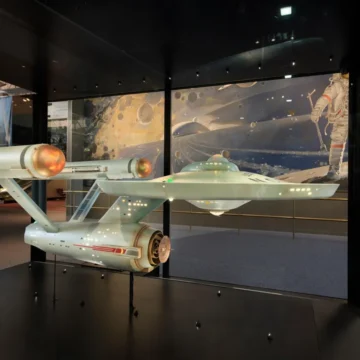 star-treck.webp.webp Star Trek împlinește 60 de ani și revine pentru o zi la Smithsonian