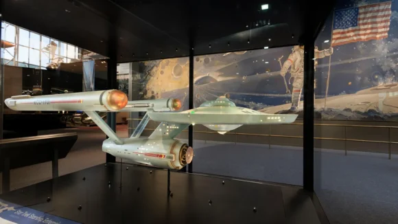 star-treck.webp.webp Star Trek împlinește 60 de ani și revine pentru o zi la Smithsonian