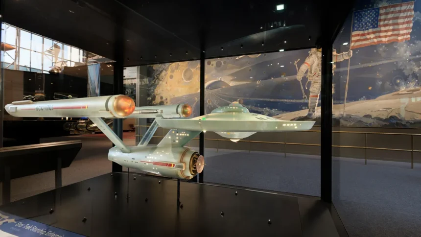 star-treck.webp.webp Star Trek împlinește 60 de ani și revine pentru o zi la Smithsonian
