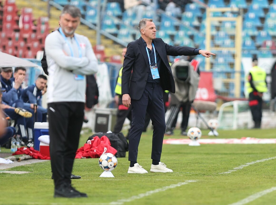 stjepan-tomas-otelul-galati-superliga-dat-afara-explicatii-scaled.jpeg Antrenorul din Superliga, dat afară din cauza „presiunii orașului și suporterilor”
