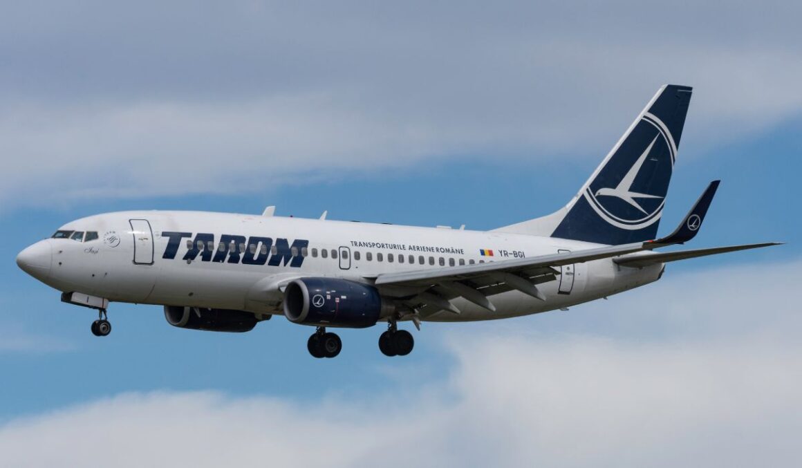 taromlucescu.jpeg TAROM introduce aeronava botezată Mircea Lucescu