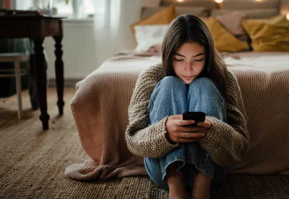 În șase ani, pandemia, social media și A.I. au schimbat felul în care vorbim despre sănătatea mintală. Suntem mai conștienți de noi sau doar vorbim mai mult despre noi?