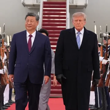 trump-1-e1790625418280.webp.webp Trump neagă că a discutat cu Xi Jinping despre vânzarea de arme americane către China
