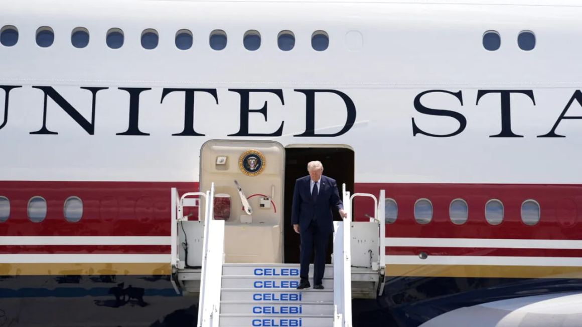 Donald Trump blochează accesul CNN la bordul Air Force One