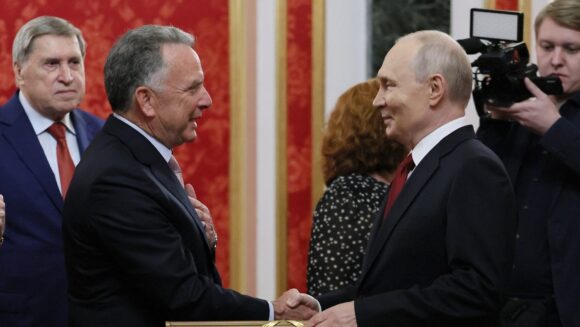 Vladimir Putin i-a primit pe emisarii lui Trump și le-a spus că vrea să colaboreze cu președintele SUA, dar și-a menținut poziția în privința Ucrainei