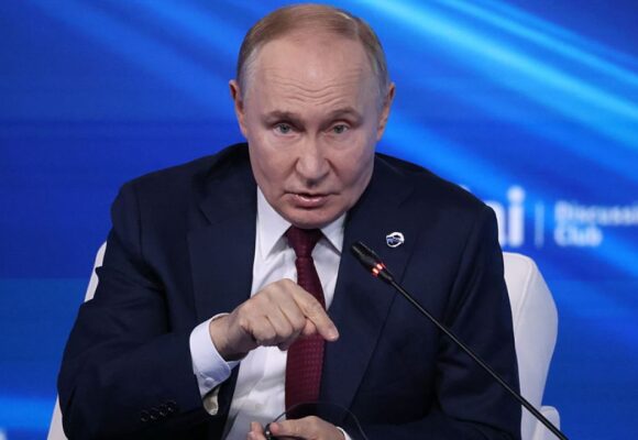 62579868.jpg Putin intenționează să folosească discuţiile de pace privind Ucraina pentru a determina NATO să revină la postura sa militară din 1997
