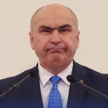 Bolojan Bolojan critică miniștrii PSD, dar uită că aceiași oameni au făcut parte din propriul Guvern