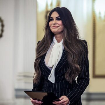 Trump ia în calcul demiterea ambasadoarei SUA în Grecia, Kimberly Guilfoyle