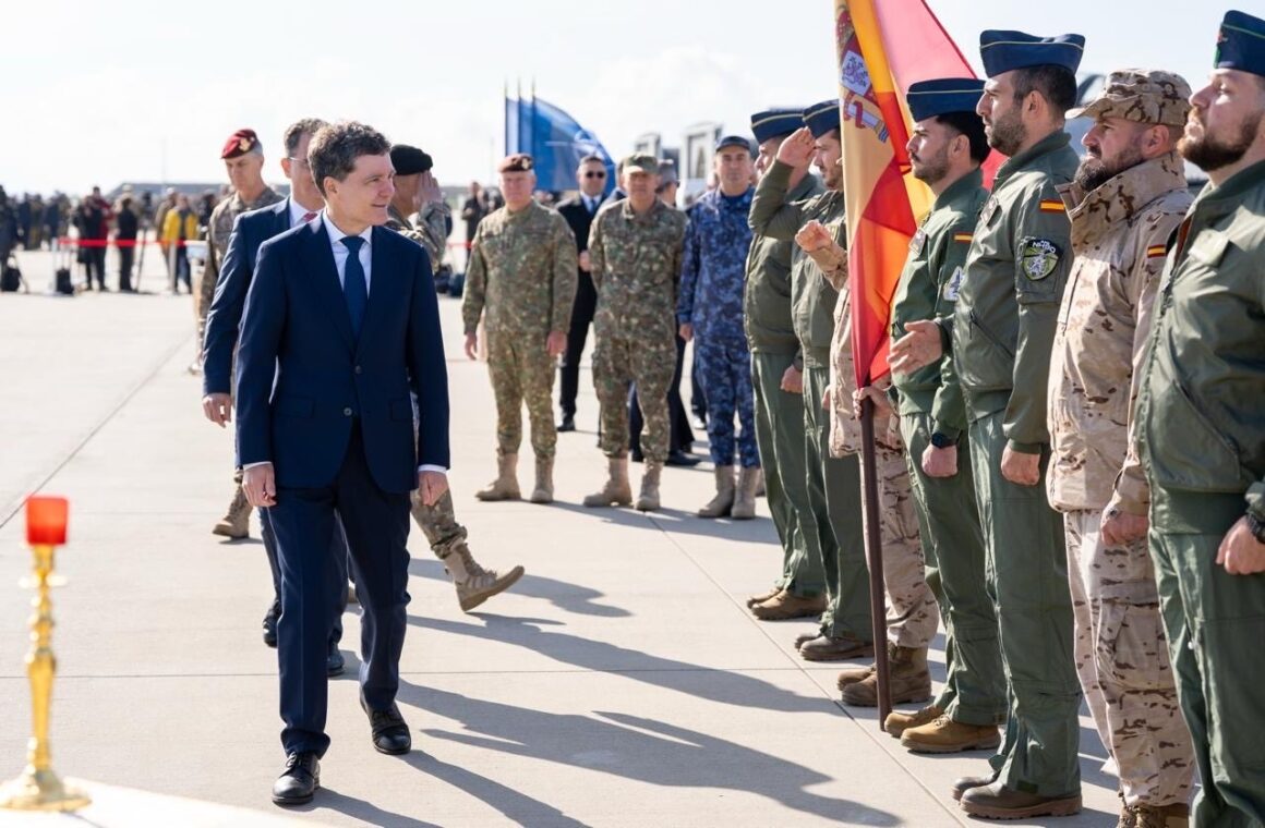 „Deloc întâmplător, Armata este instituția în care românii au cea mai mare încredere”