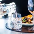 Cât a ajuns să coste apa de la robinet la restaurant: „Lipsă de respect”