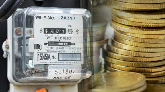 Prețul energiei a explodat. Curentul a ajuns peste 1.700 de lei/MWh pe bursă. Țara noastră suferă din cauza secetei, Europa, din cauza scumpirii gazelor