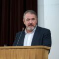 Ministrul Educației, Sorin Costreie, vrea telefoanele scoase din clase