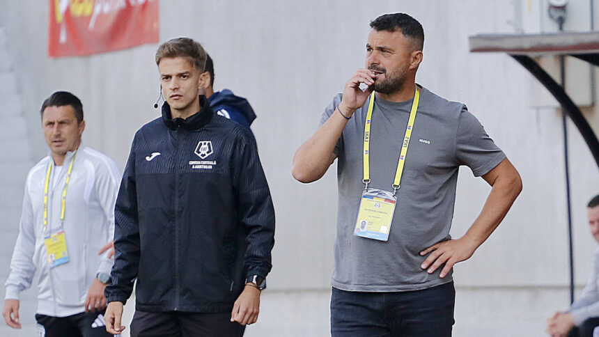 eugen-beza-csc-selimbar-unirea-slobozia-0-1-etapa-9-liga-2-9.jpg Eugen Beza, pe făraș la CSC Șelimbăr