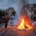 Rusia încearcă să profite de protestele violente din Franța