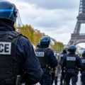 Franța mobilizează 70.000 de polițiști în toată țara