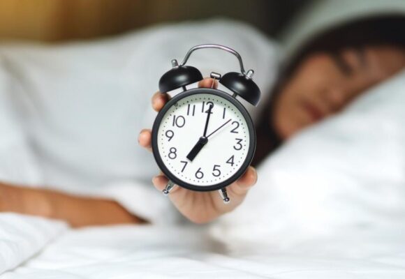 România trece la ora de iarnă în acest weekend. Cum te poate afecta schimbarea și ce trebuie să faci pentru a te adapta rapid