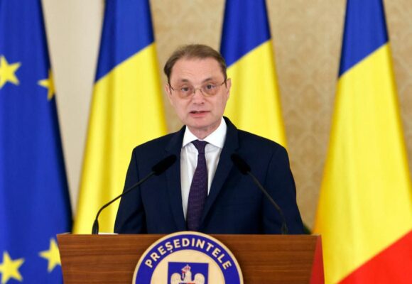 ln.jpg Luca Niculescu și-a depus programul de guvernare și lista miniștrilor