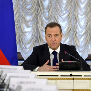 Dmitri Medvedev amenință Armenia cu „soarta Ucrainei”