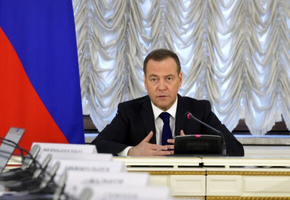 medvedev.jpg Dmitri Medvedev amenință Armenia cu „soarta Ucrainei”
