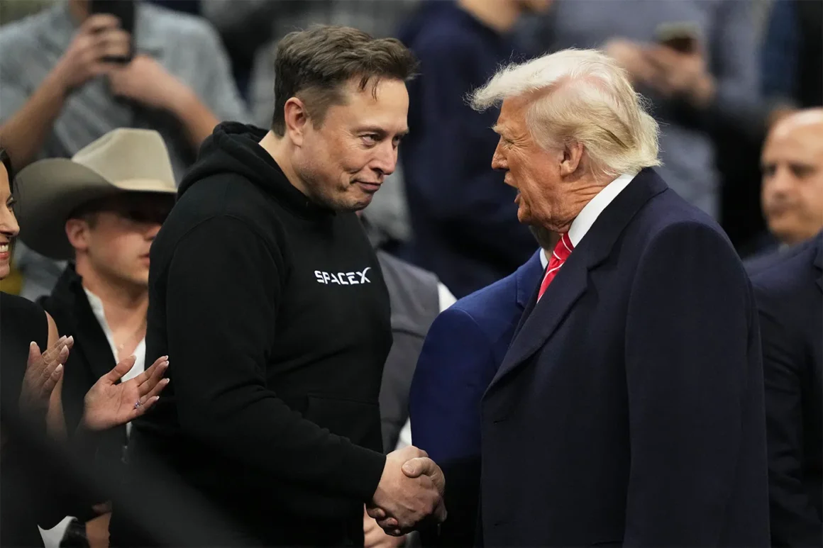 musk-tump.webp.webp Musk finanțează masiv Partidul Republican înainte de alegeri